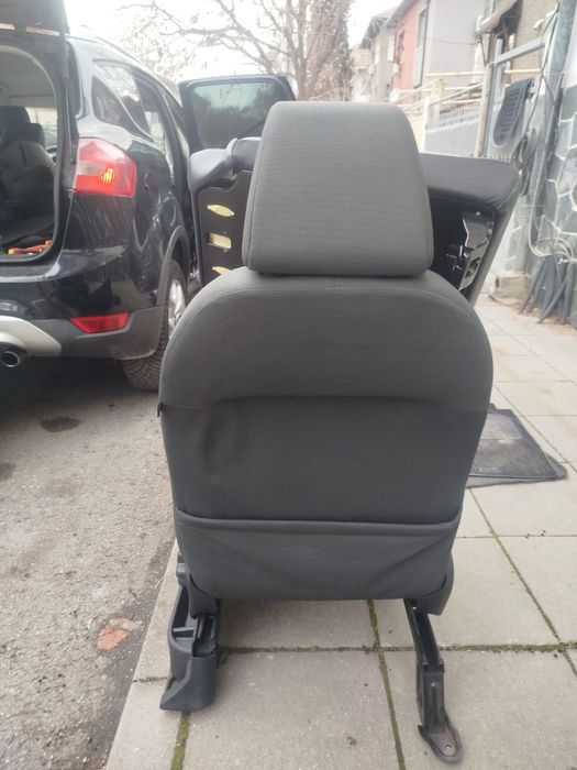 Салон за Форд Куга