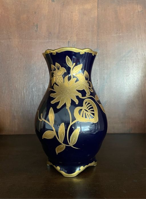 Vaza de cobalt cu model auriu JLMenau, inaltime 15,5 cm