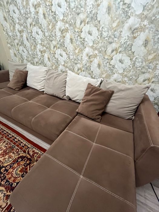 Продам угловой диван большой