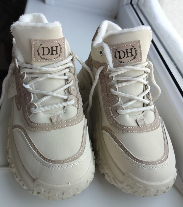 Продаю кроссовки  зимние