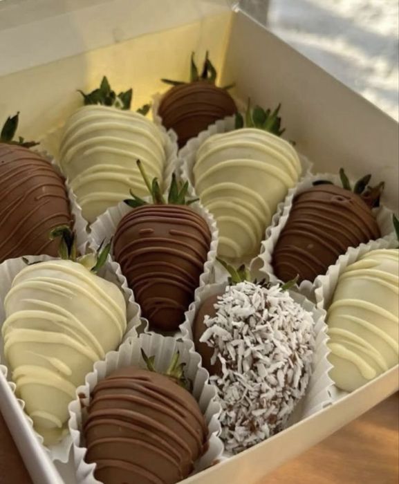 Клубника в шоколаде и денежные букеты