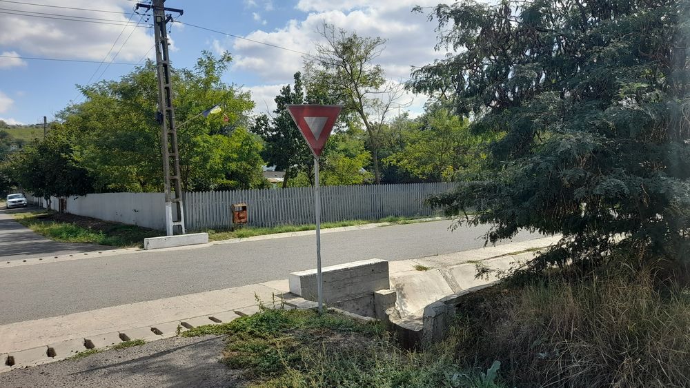 Vând sau schimb cu Auto 2 terenuri intravilan în Centru Loc Suhurlui