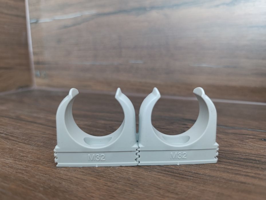 Скоба за пвц PVC тръба ф32 ОБО OBO bettermann