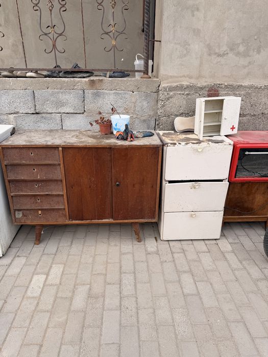 Шкафы, столы, сундуки