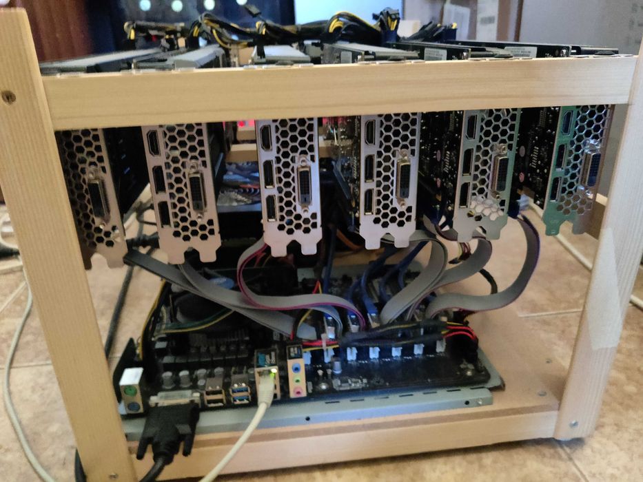 Продавам Crypto Miner - 12 x Nvidia GTX 1060 - Отлично Състояние