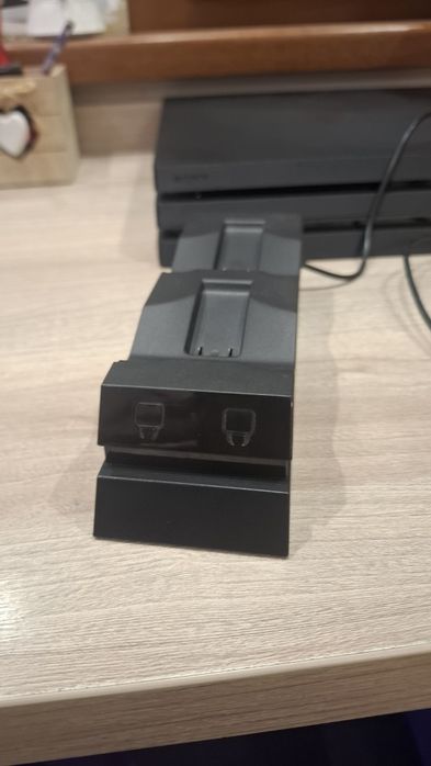 PlayStation 4 PRO 1TB +Два джойстика