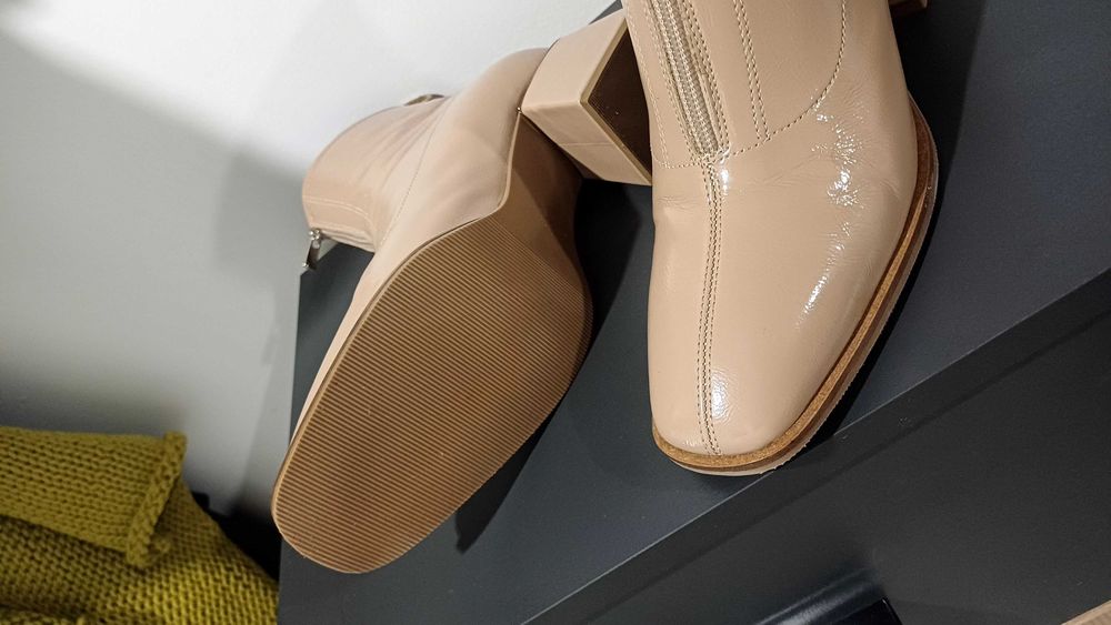 Продавам обувки .Geox Cubanas и други.Естествена кожа.