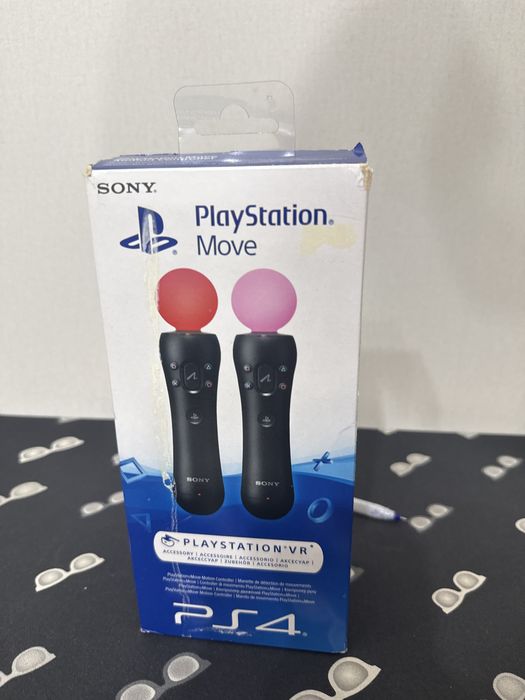PlayStation move 2 контроллера.