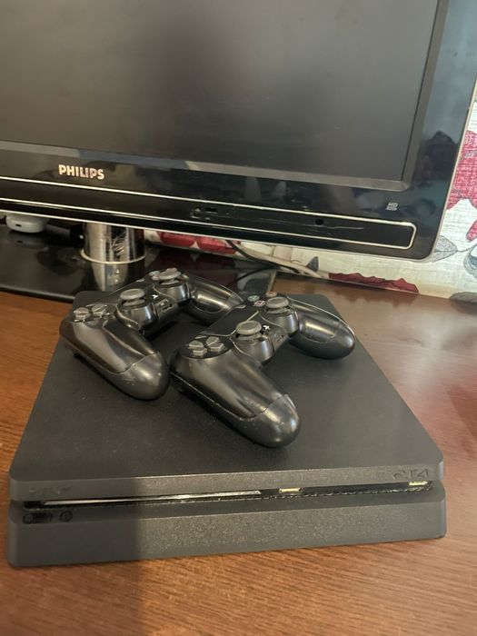 Ps4 slim 860gb 2 manete și un joc la alegere