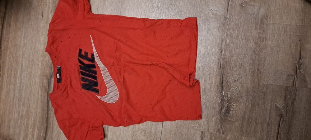 Продавам лот от дрехи за момче.