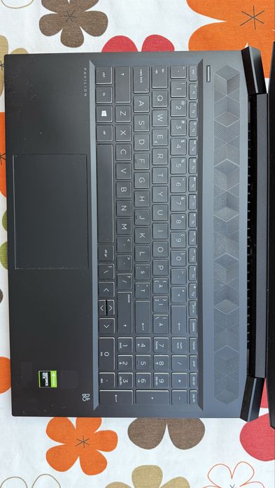 Продавам laptop HP Pavilion Gaming 15