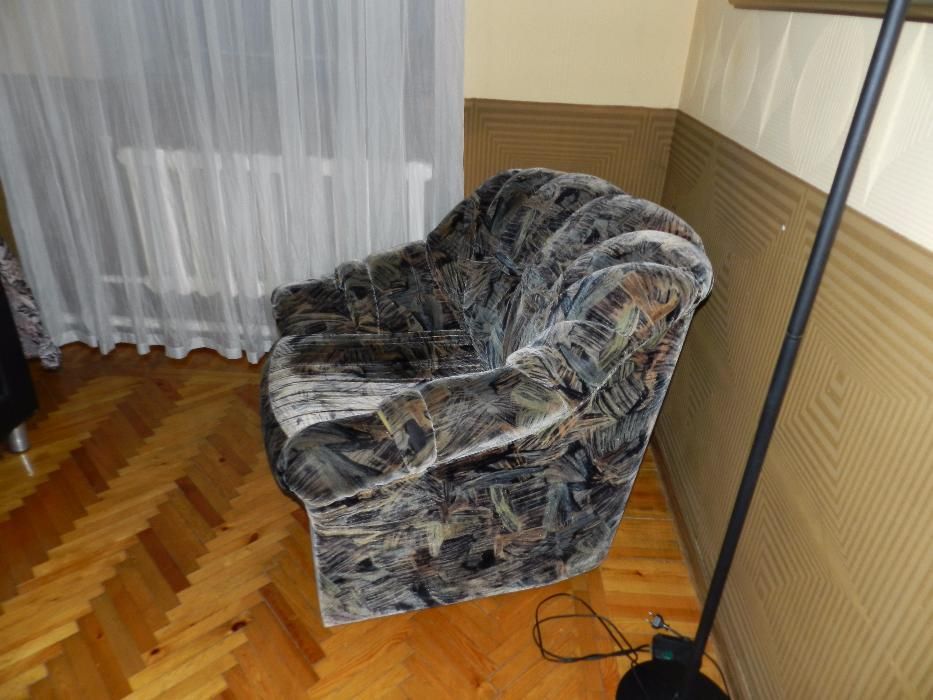 Продам угловой диван+кресло.