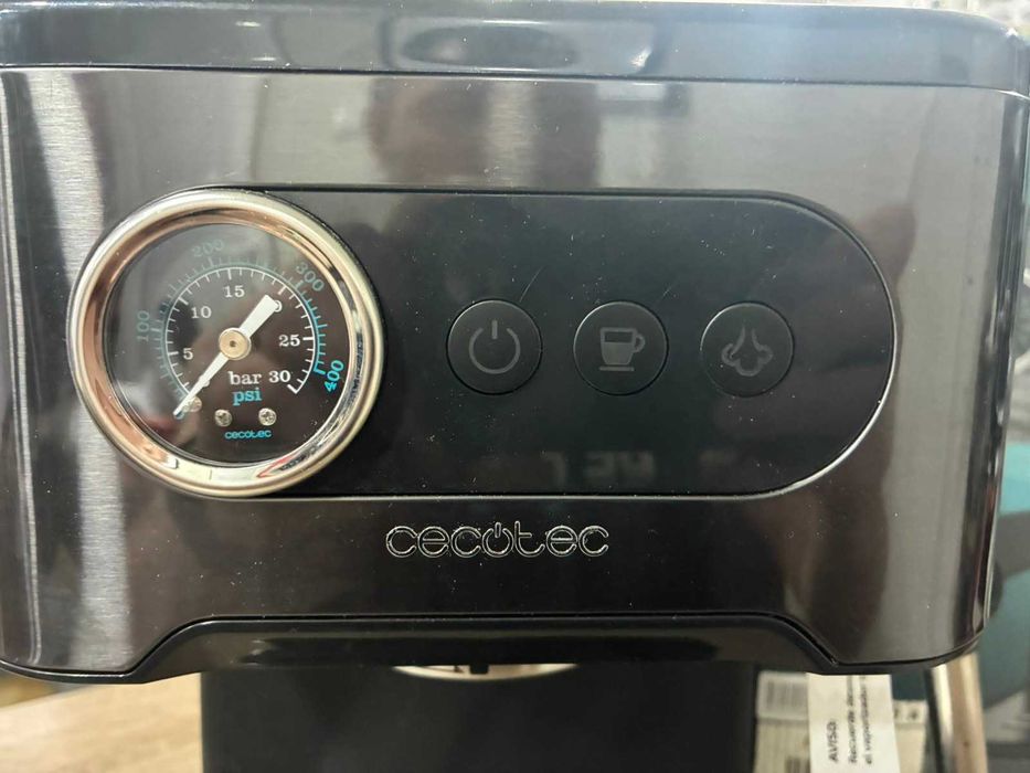 Кафемашина Cecotec 20 Pro Latte, 1,5 л, 20 бара, с контейнер за мляко 550 мл