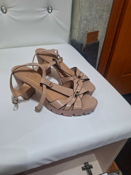 Продам Босоножки