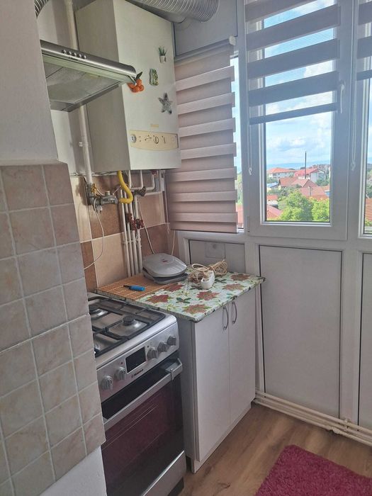 Închiriez apartament 2 camere decomandat, complet mobilat și utilat, vis-a-vis de Hotel Dacia