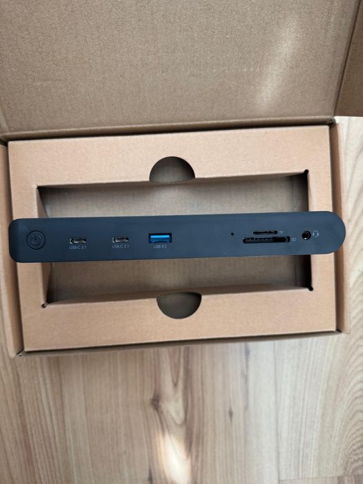 Докинг станция Bluebuilt с кабел/сив цвят