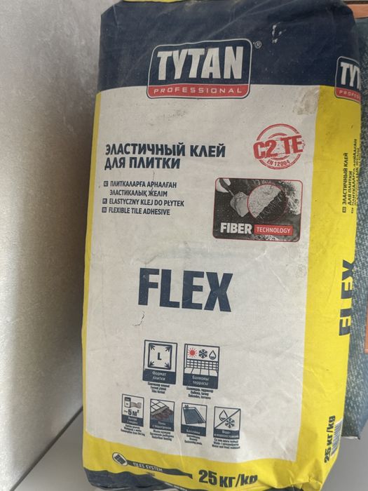 Эластичный клей для плитки Tytan