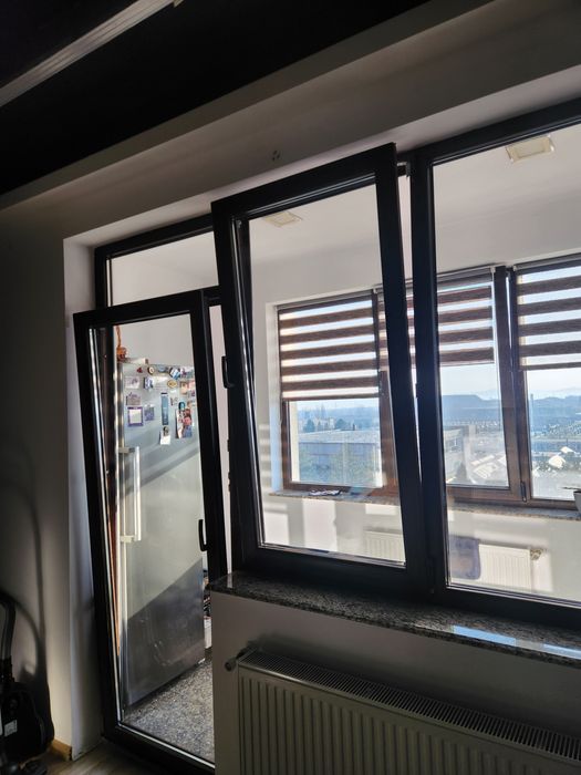 Tâmplărie PVC cu geam termopan, impecabile  maro