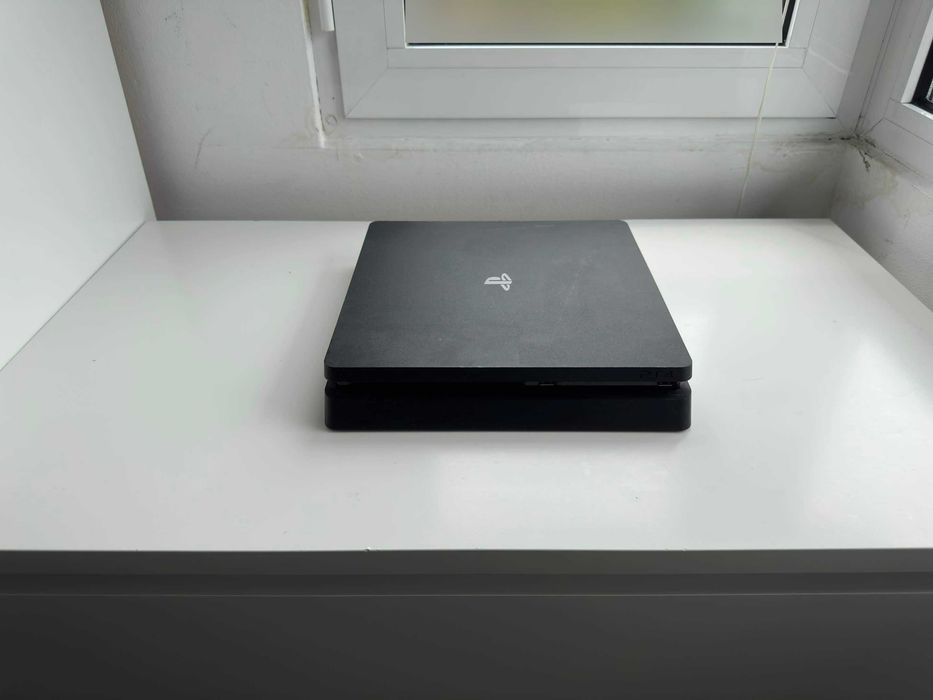 PlayStation 4 Slim 500GB + Controller + 3 Jocuri (STARE BUNA)