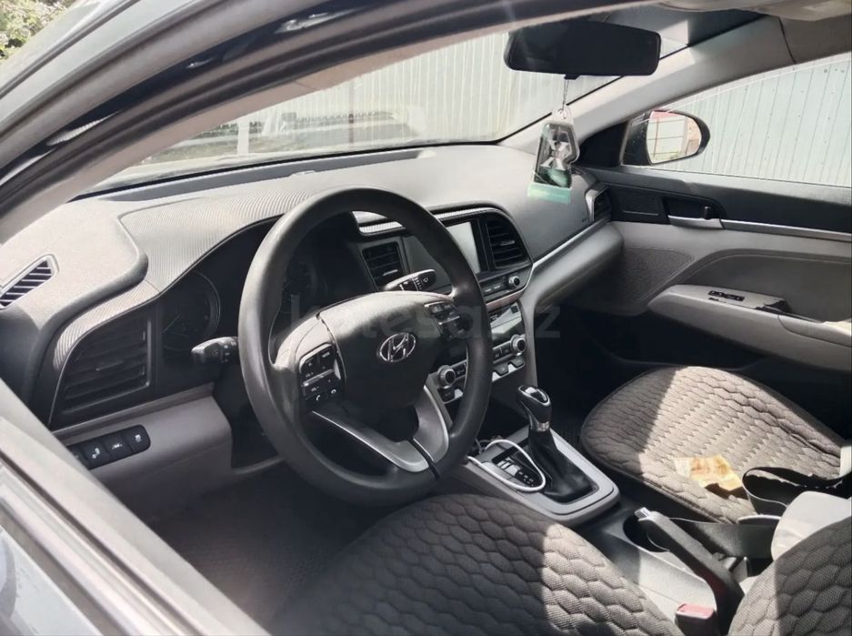 Hyundai Elantra 2019 года