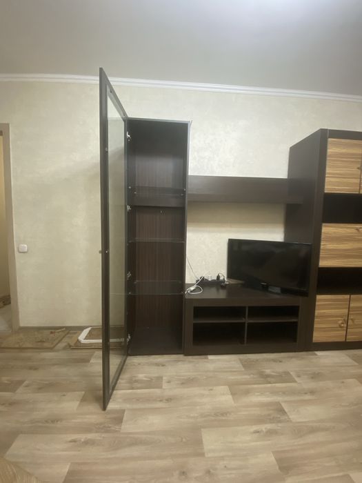 Продаю стенку в гостиную