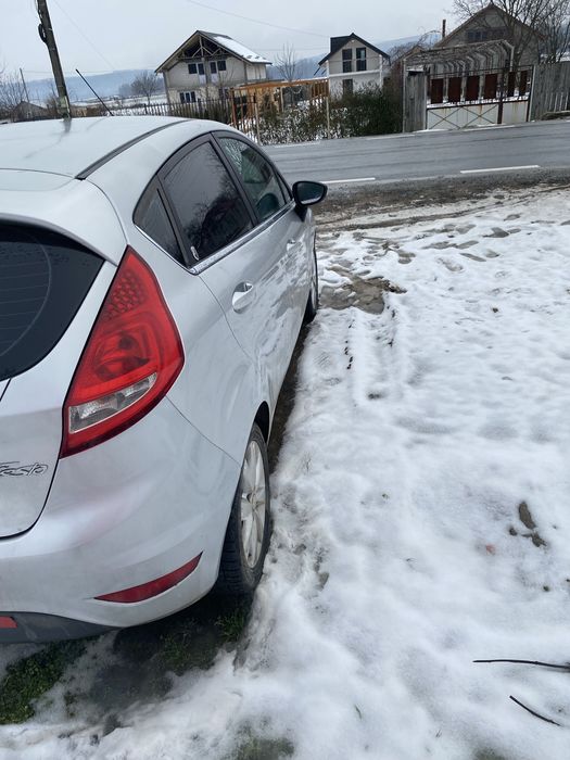 Vand sau schimb ford fiesta