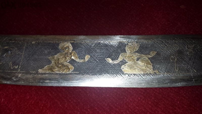 Колекционерски нож с гравирано острие