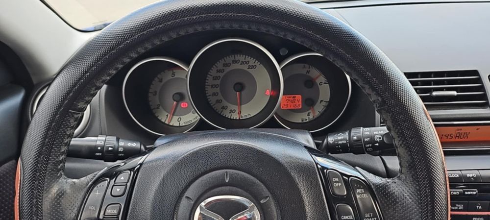 Se vinde mazda 3