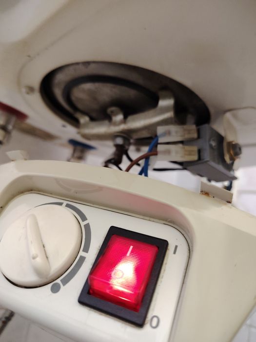 Продавам два неръждаеми бойлера 80 литра