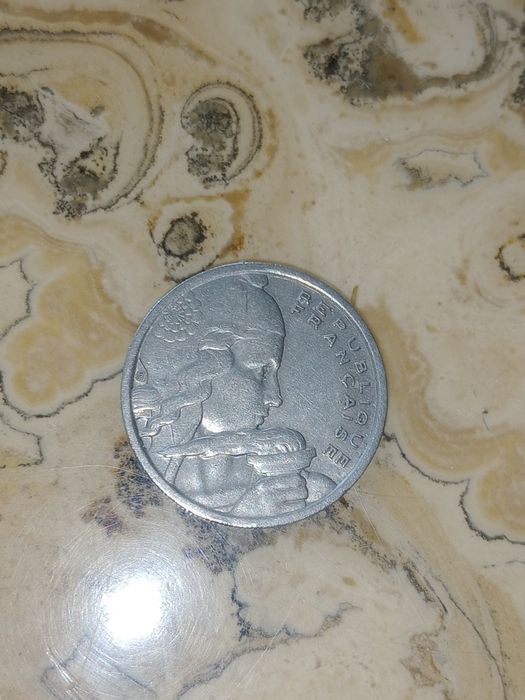 Продавам рядка монета