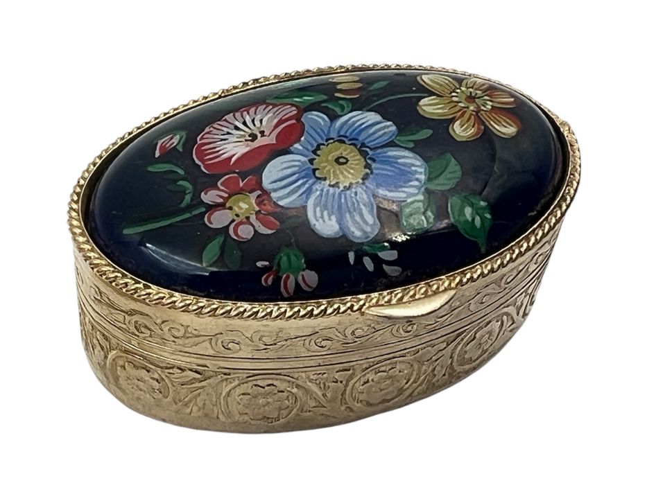 Стари метални кутийки различни форми и модификации