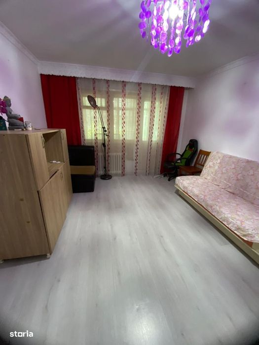 2 camere la parter cu balcon , zona Radu Negru