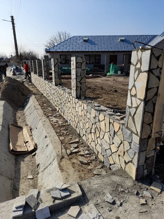 Vand si montez Piatră Naturală de Munte