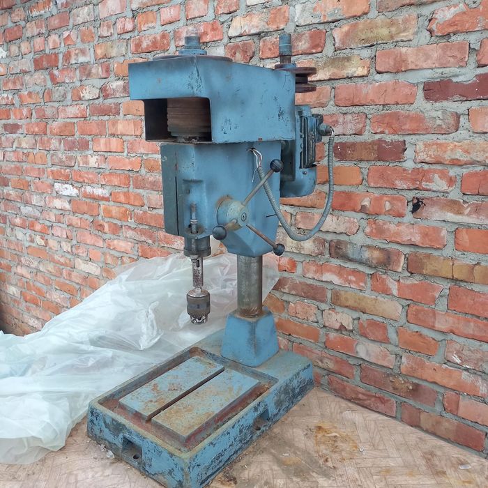 Сверлильный станок, в отличном состоянии.