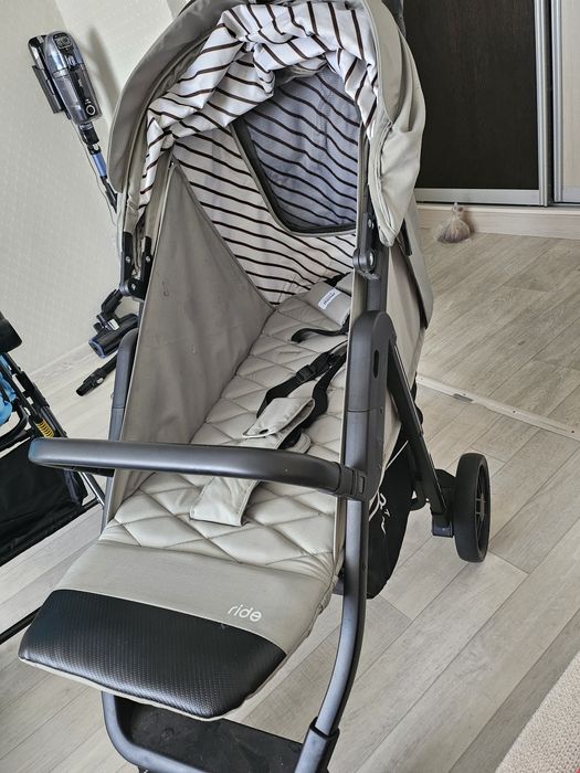 Срочно продам детскую коляску