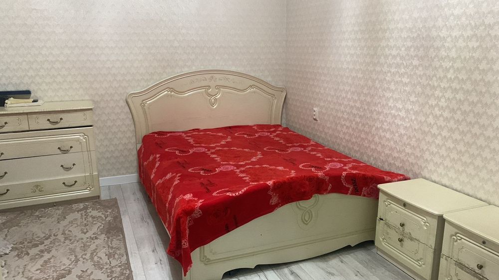 Продается спальный гарнитур