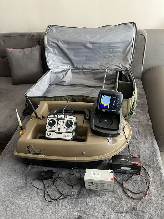 Продавам Лодка за захранка Lakemaster Master M2 Bait Boat.