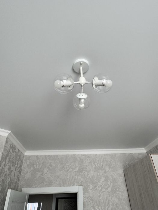 Продам люстру