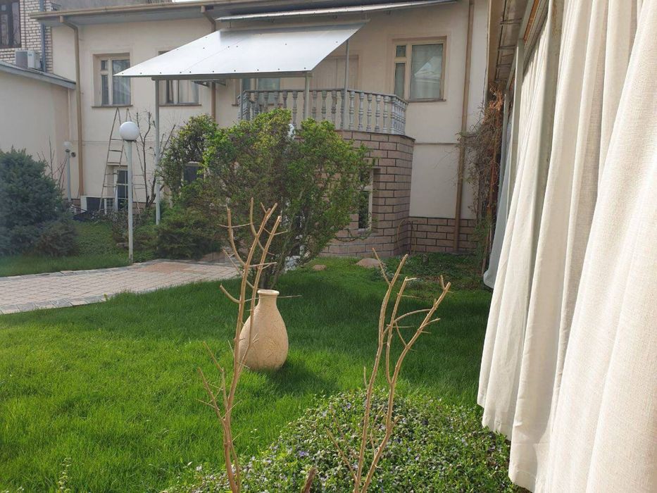 Bog'li uyimni sotaman 620 m2 2 uy 7 xonali