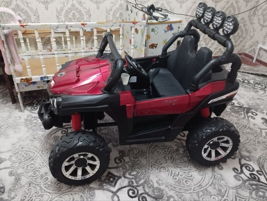 Детская машина почти как новая двуместная