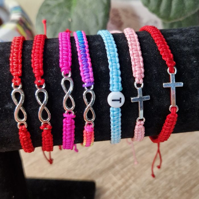 Ръчно направени гривни