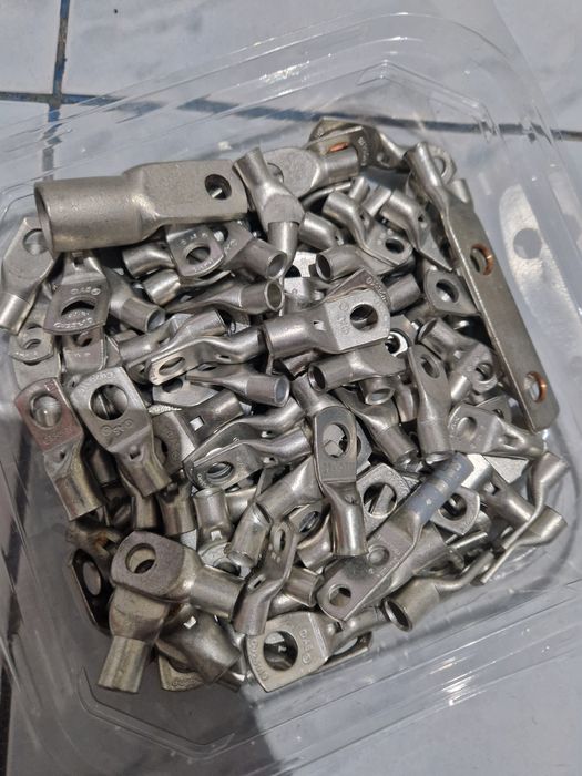 Papuci diferite marimi