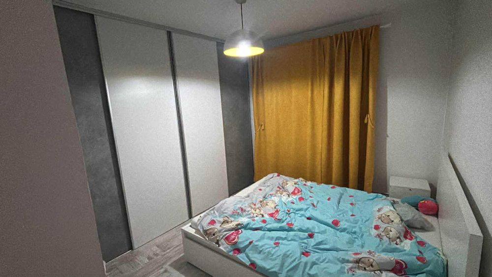 Apartament mobilat si utilat, 3 camere, 2 băi, 66 mp + 4 mp balcon, decomandat, etaj 2/4