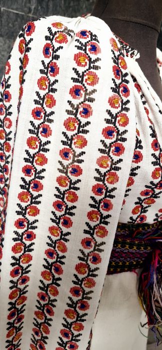 Costum popular  autentic