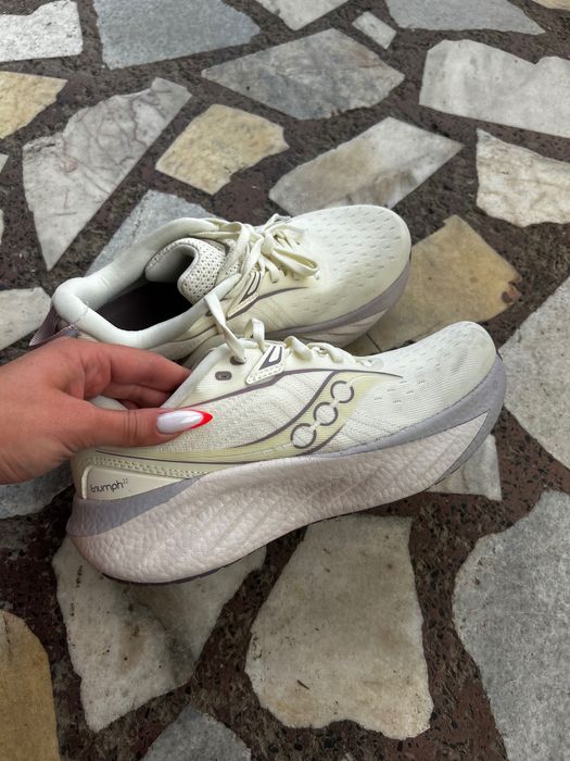 Дамски обувки Saucony Triumph 22