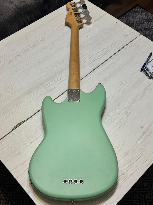 Chitara bass American performer Mustang RW satin schimb cu orga