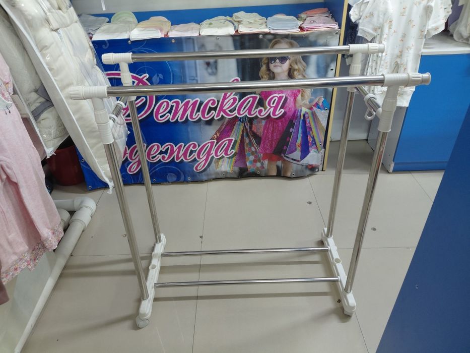 Продам вещалку на колесиках