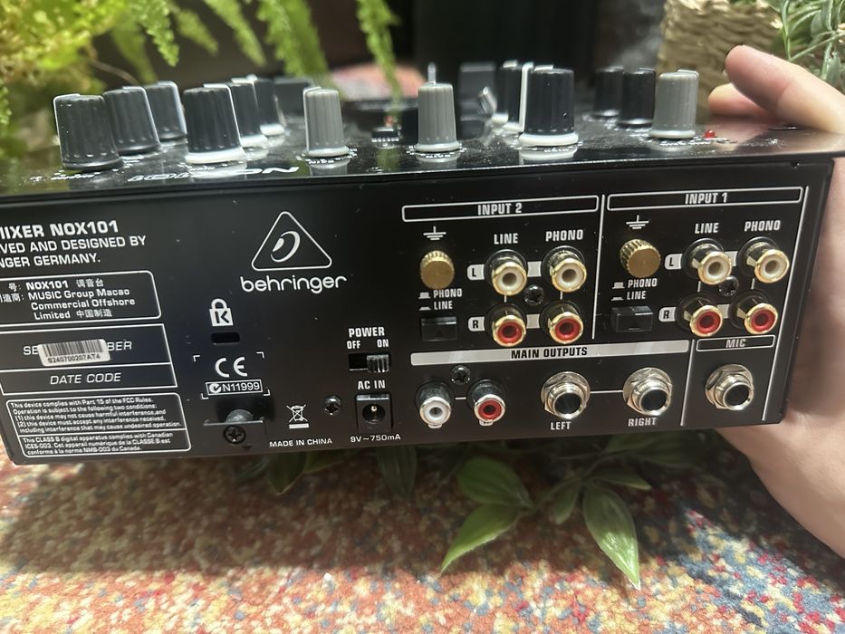 Behringer nox 101 dj