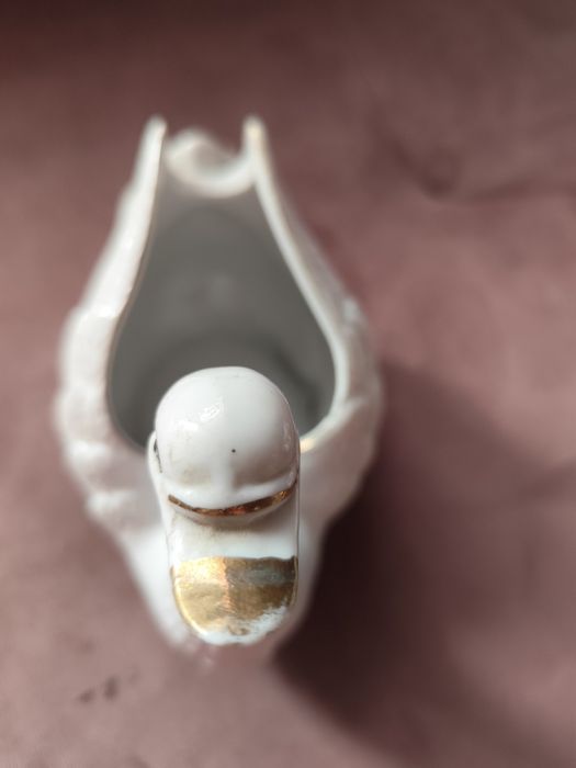 Статуетка кон с изправени крака