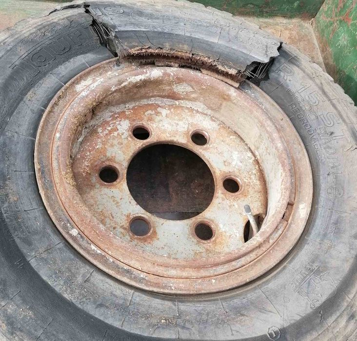 Гуми 8.25-15 и  Джанти за ремарке рсд 4